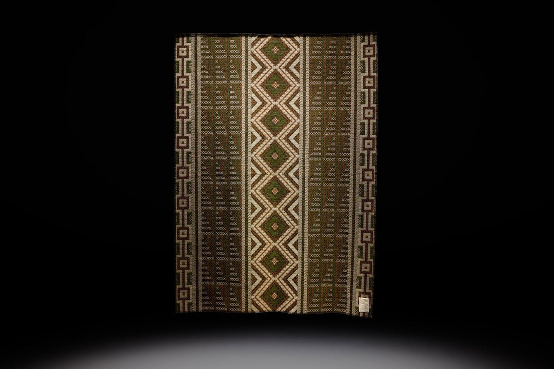 Tahua-roa - Behind the Weave